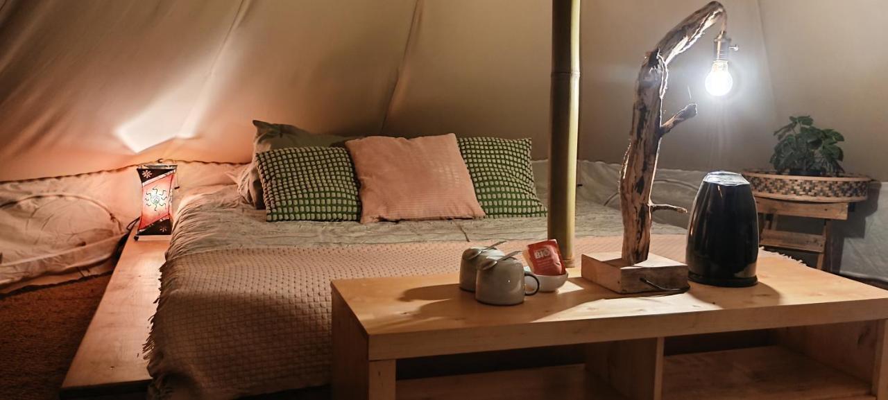 Evasion En Pleine Nature, Tipi Insolite Et Jacuzzi Au Pont Du Gard ! Vers Pont du Gard Exterior photo