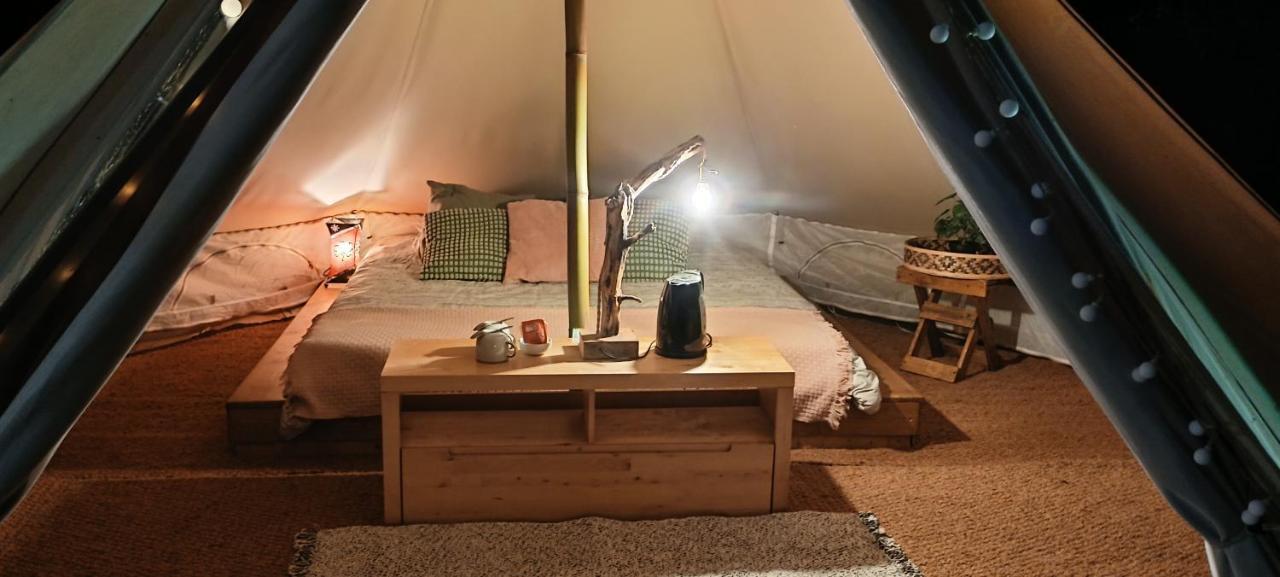 Evasion En Pleine Nature, Tipi Insolite Et Jacuzzi Au Pont Du Gard ! Vers Pont du Gard Exterior photo